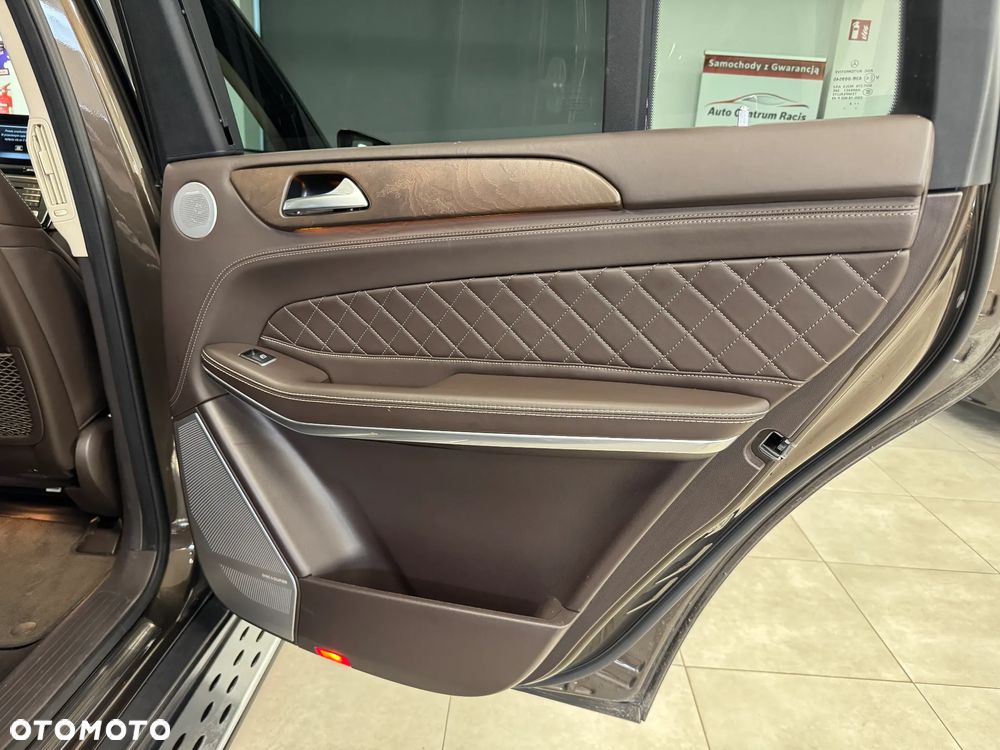 Mercedes-Benz GLS - 29