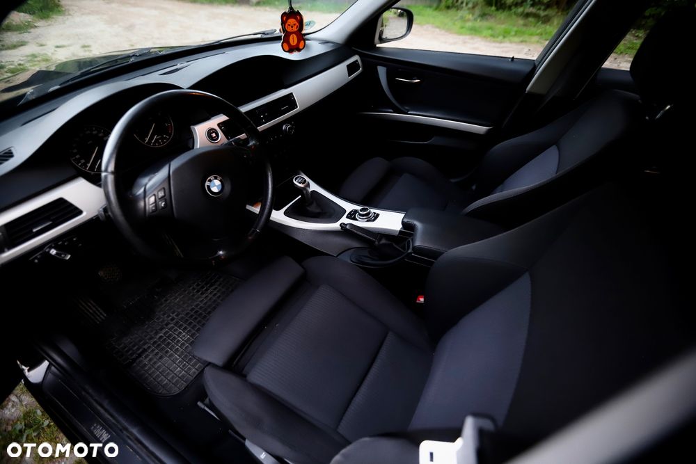 BMW Seria 3 318d - 13