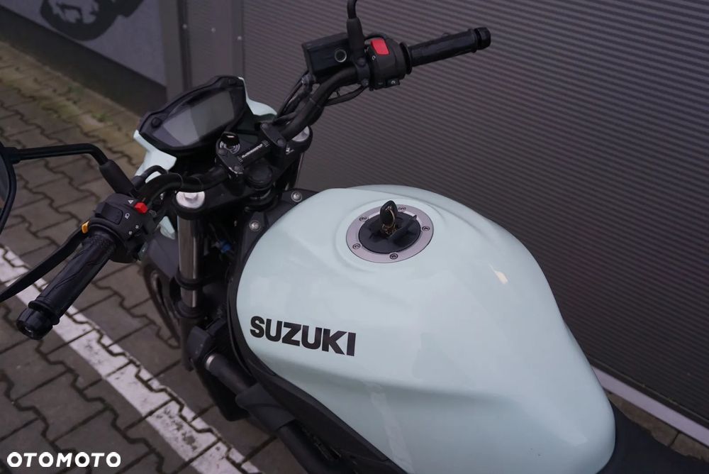 Suzuki SV - 13