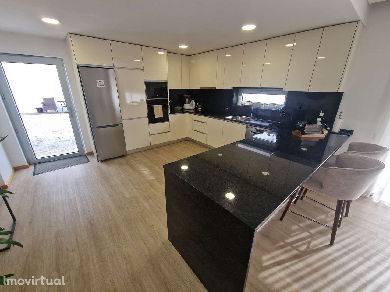 EXCLUSIVO FANTÁSTICO NEGÓCIO - MORADIA V4 com piscina | Lobão - Grande imagem: 3/48