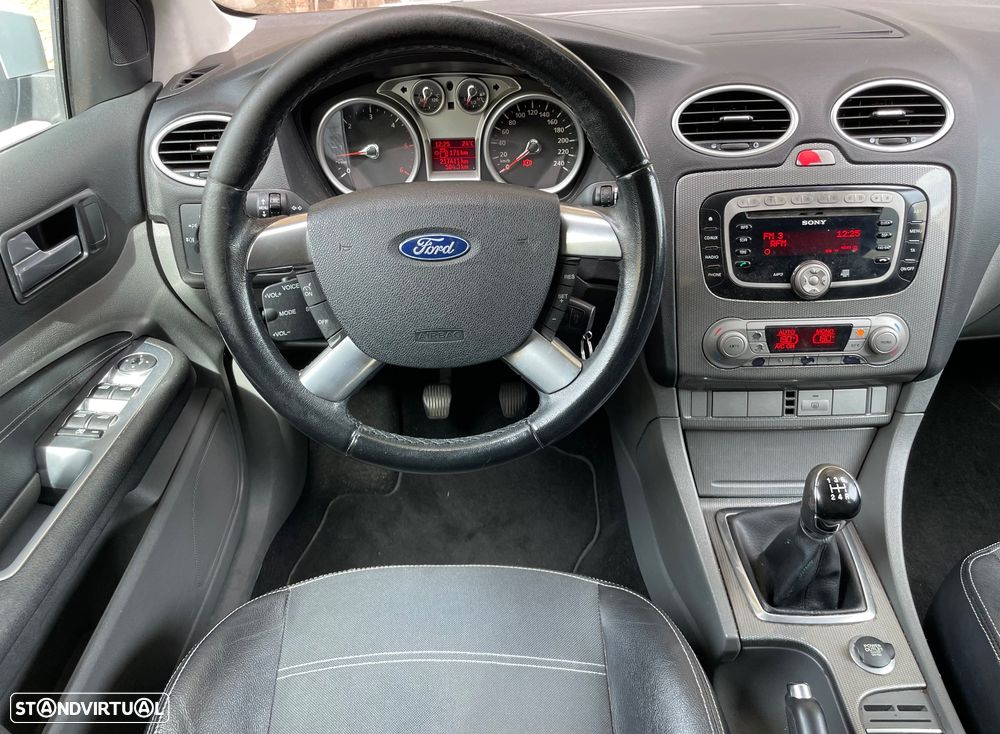 Ford Focus SW - 12
