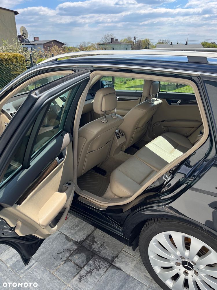 Mercedes-Benz Klasa C 320 CDI DPF Elegance - 23