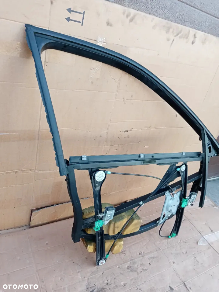 Mechanizm podnośnik szyby ramka prawy przód Audi A4 B5 8D0837754C - 2