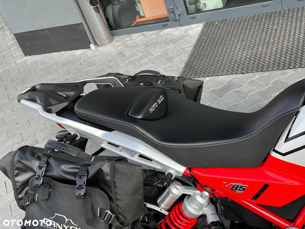 Moto Guzzi V85 - 12