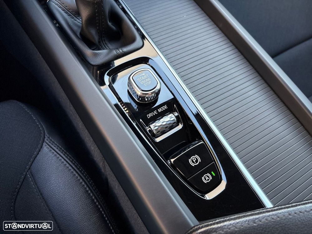 Volvo V60 2.0 D3 Momentum Plus - 40