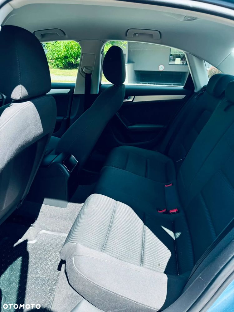 Audi A4 Limousine - 10