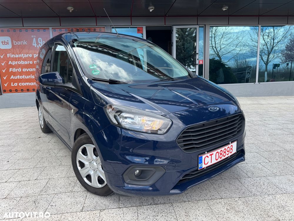 Ford Tourneo Courier 1.5 TDCi S&S Ambiente - 4