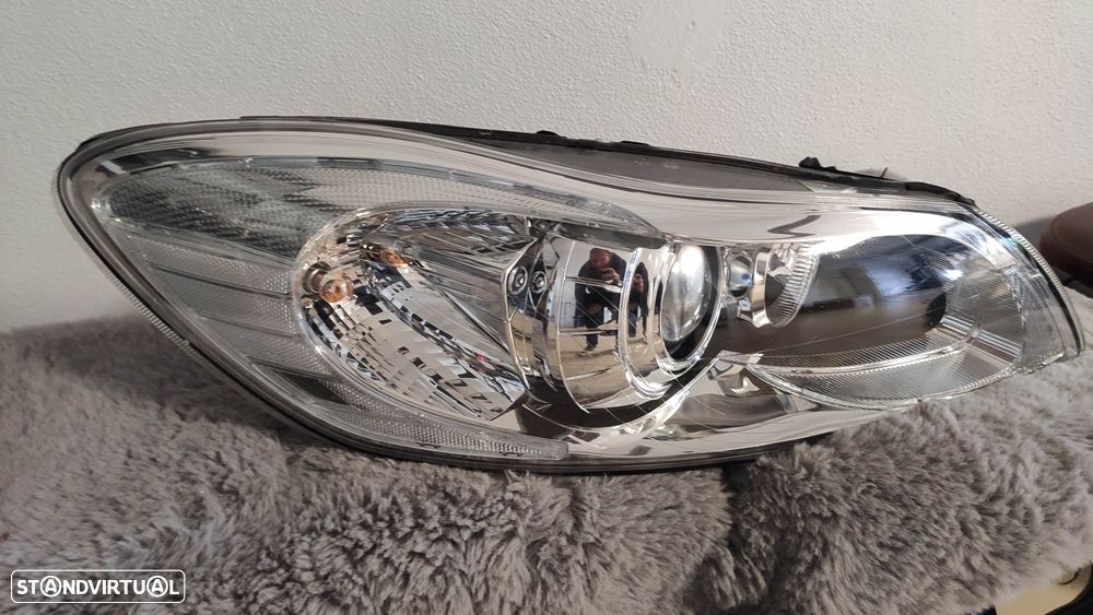 farol direito bi-xenon Volvo C30 facelift - 2