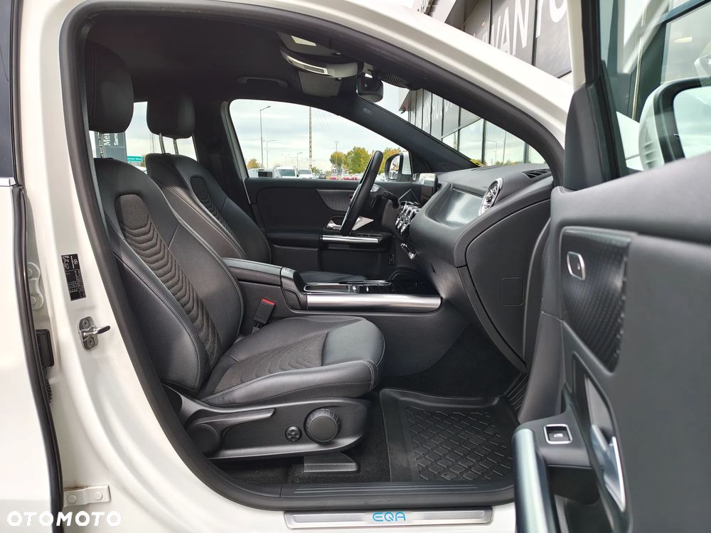 Mercedes-Benz EQA - 22