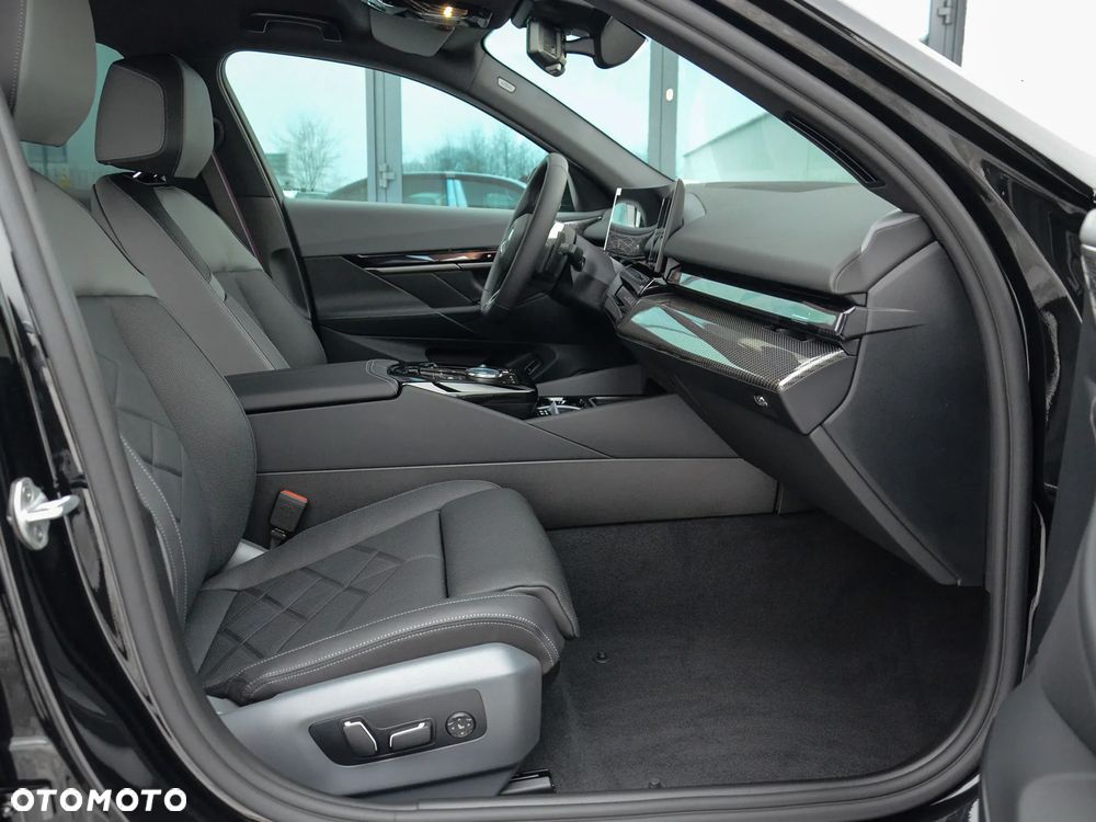 BMW Seria 5 540d xDrive mHEV M Sport sport - 22
