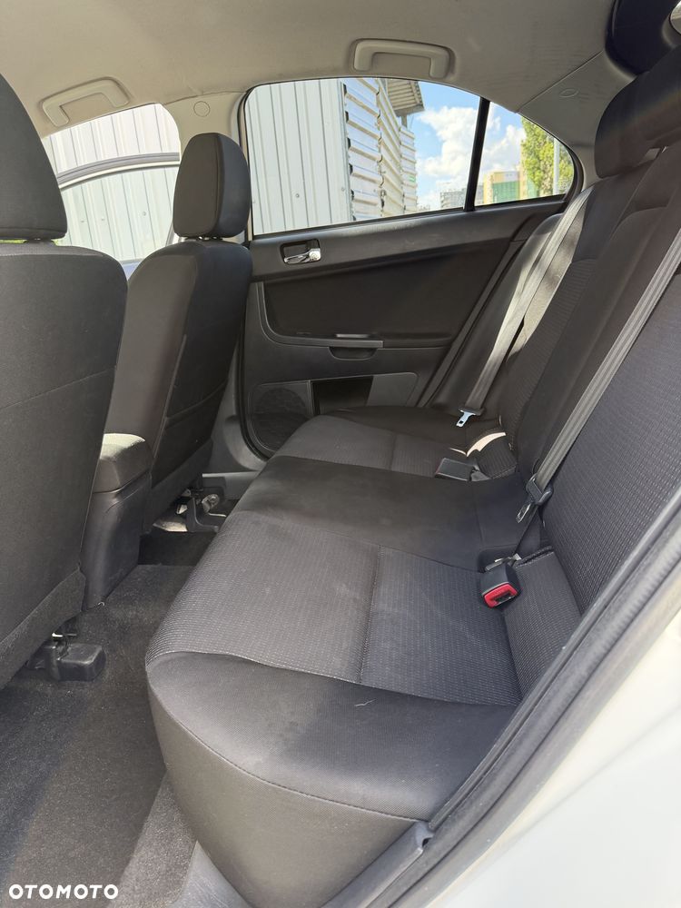 Mitsubishi Lancer 1.6 Invite - 12