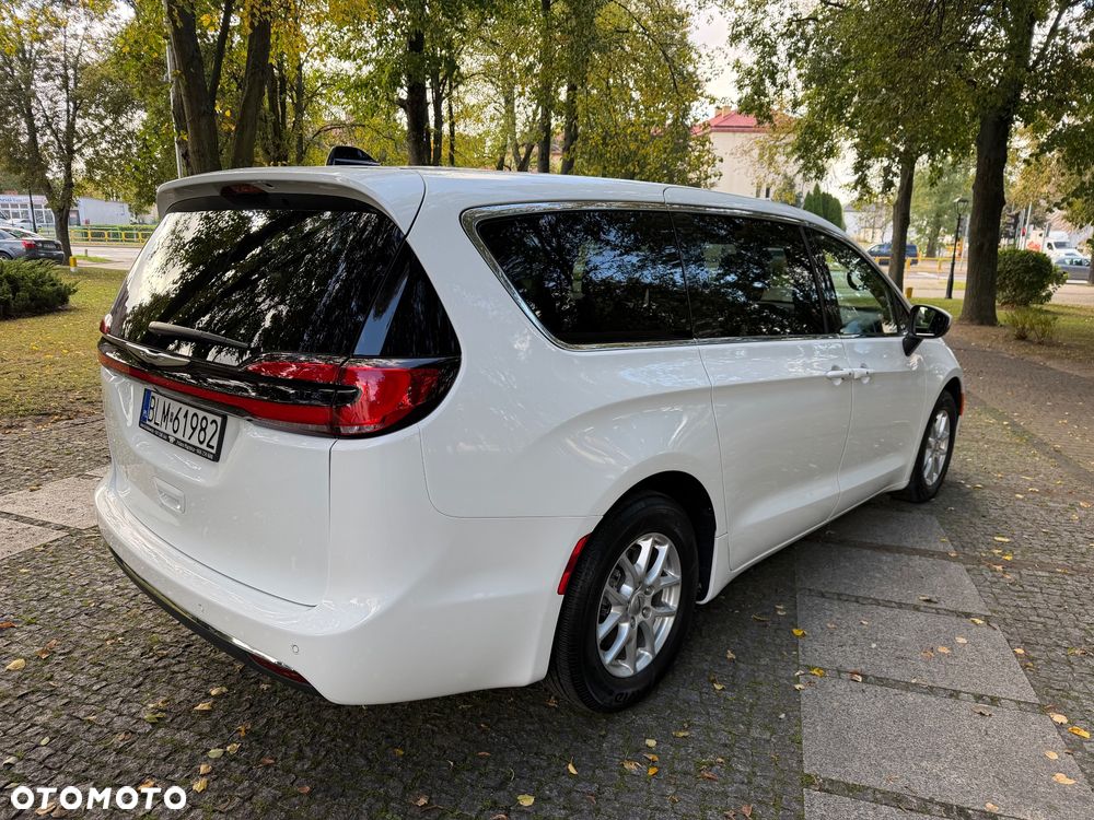 Chrysler Pacifica - 5