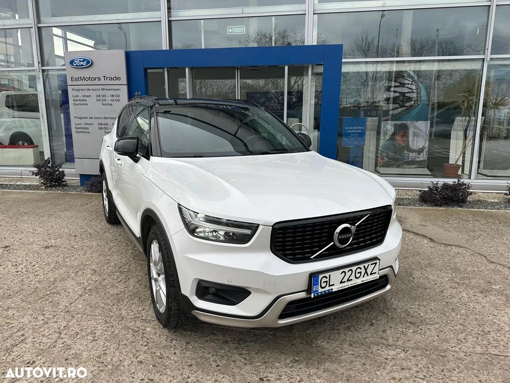 Volvo XC 40 B4 AT8 AWD Mild Hybrid Momentum Pro - 1