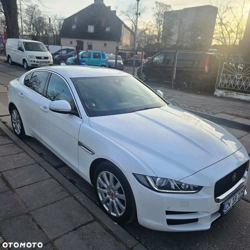 Jaguar XE - 15