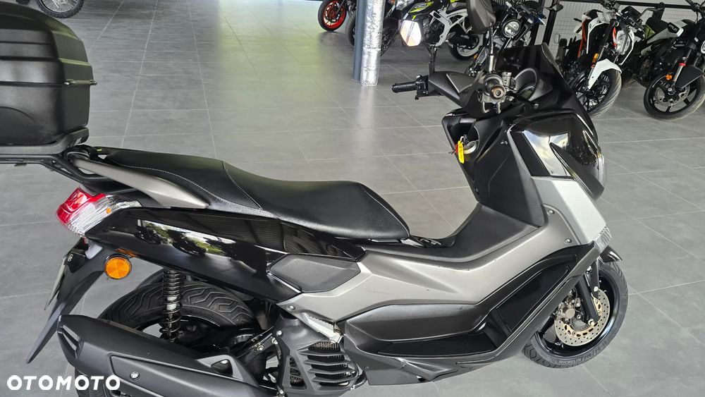 Yamaha NMAX - 24