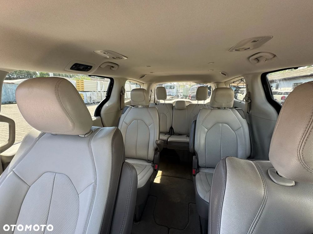Chrysler Pacifica - 18
