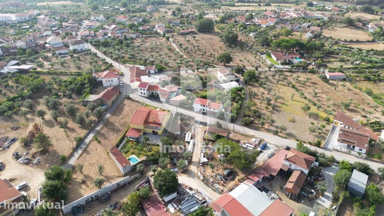 Moradia T3 com Garagem Dupla, Piscina, Jardim e Furo - em Tábua - Grande imagem: 4/41
