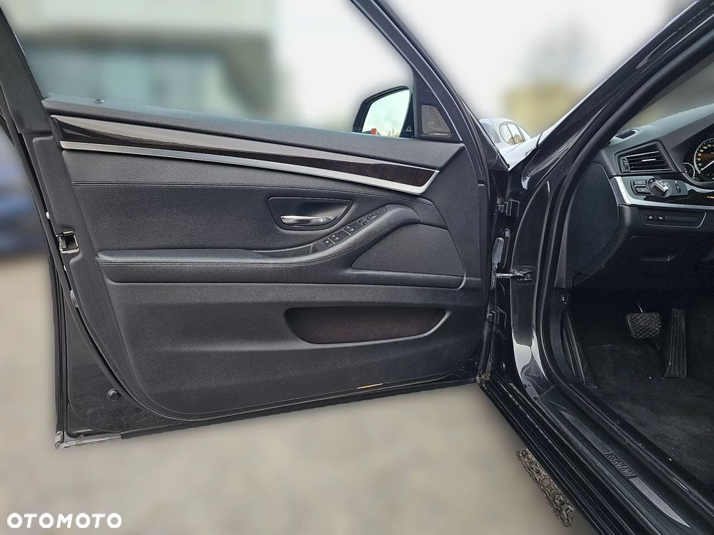 BMW Seria 5 525d - 11