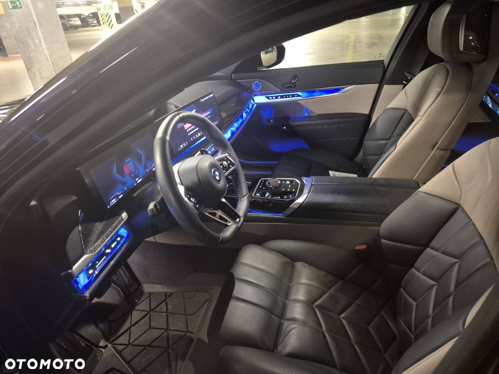 BMW Seria 7 M760e PHEV xDrive sport - 16