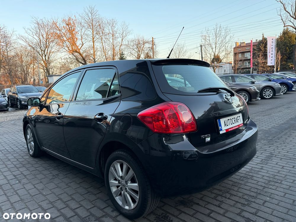 Toyota Auris 1.8 Premium - 23