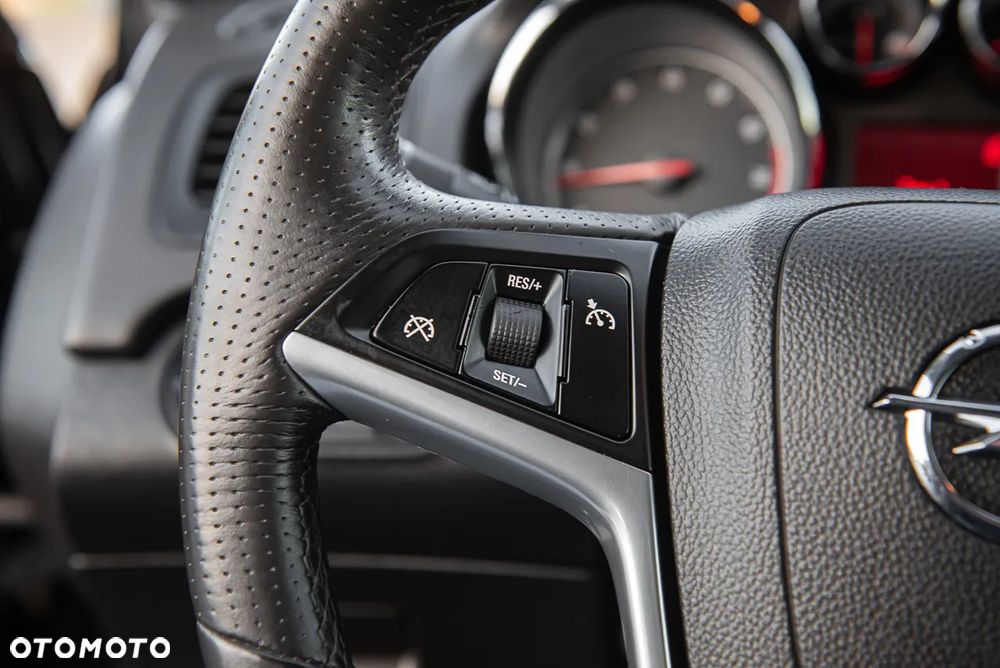 Opel Insignia 2.0 Turbo Sports Tourer 4x4 Automatik Cosmo - 20