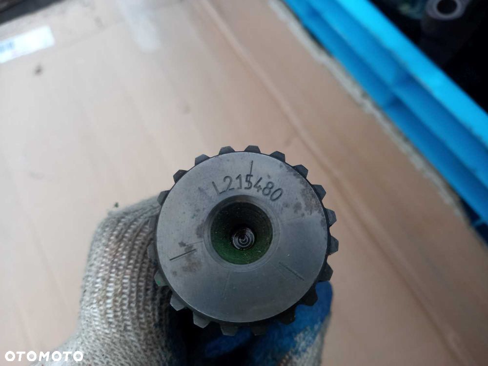 Przystawka przedniego napędu wałek kosz L221335 AL228193 L215480 L215753 John Deere 6250R - 6