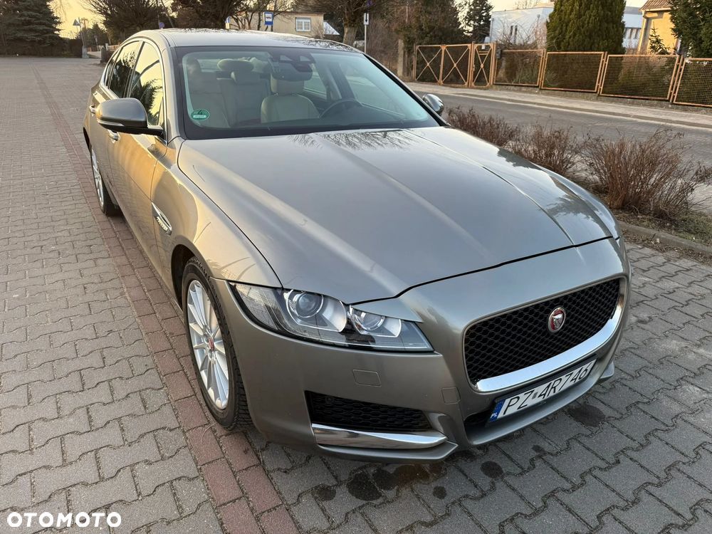 Jaguar XF 20d Portfolio - 5