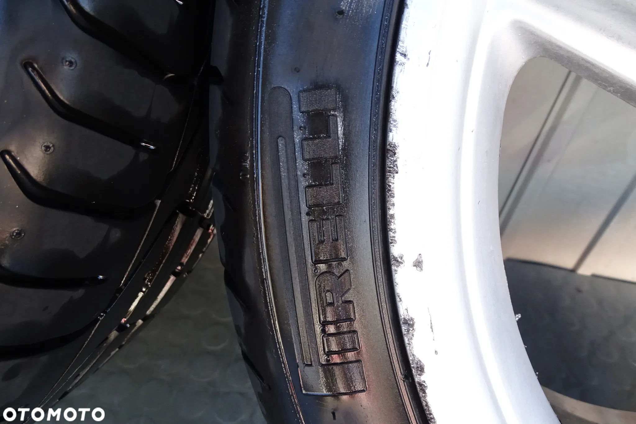 Mercedes E W212 W207 W211 C W205 CLS W218 Felgi 18 z oponami 8,0Jx18 ET48 8.5Jx18 ET45 2124013602 2074011502 - 14