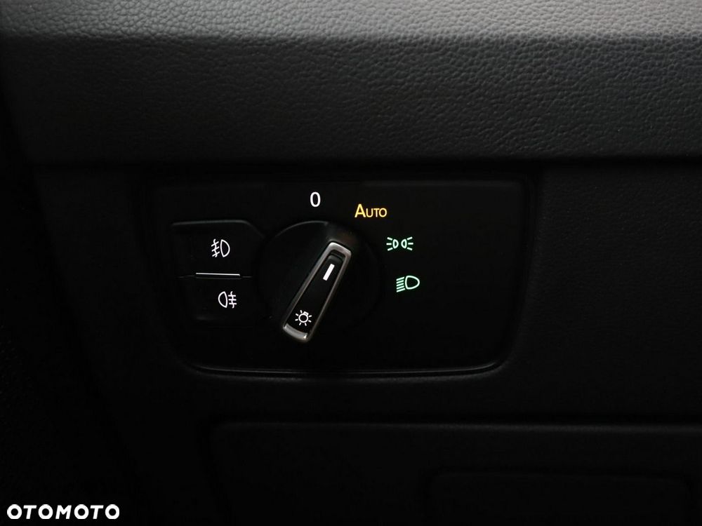 Volkswagen Passat Variant 2.0 TDI DSG (BlueMotion Technology) Trendline - 34