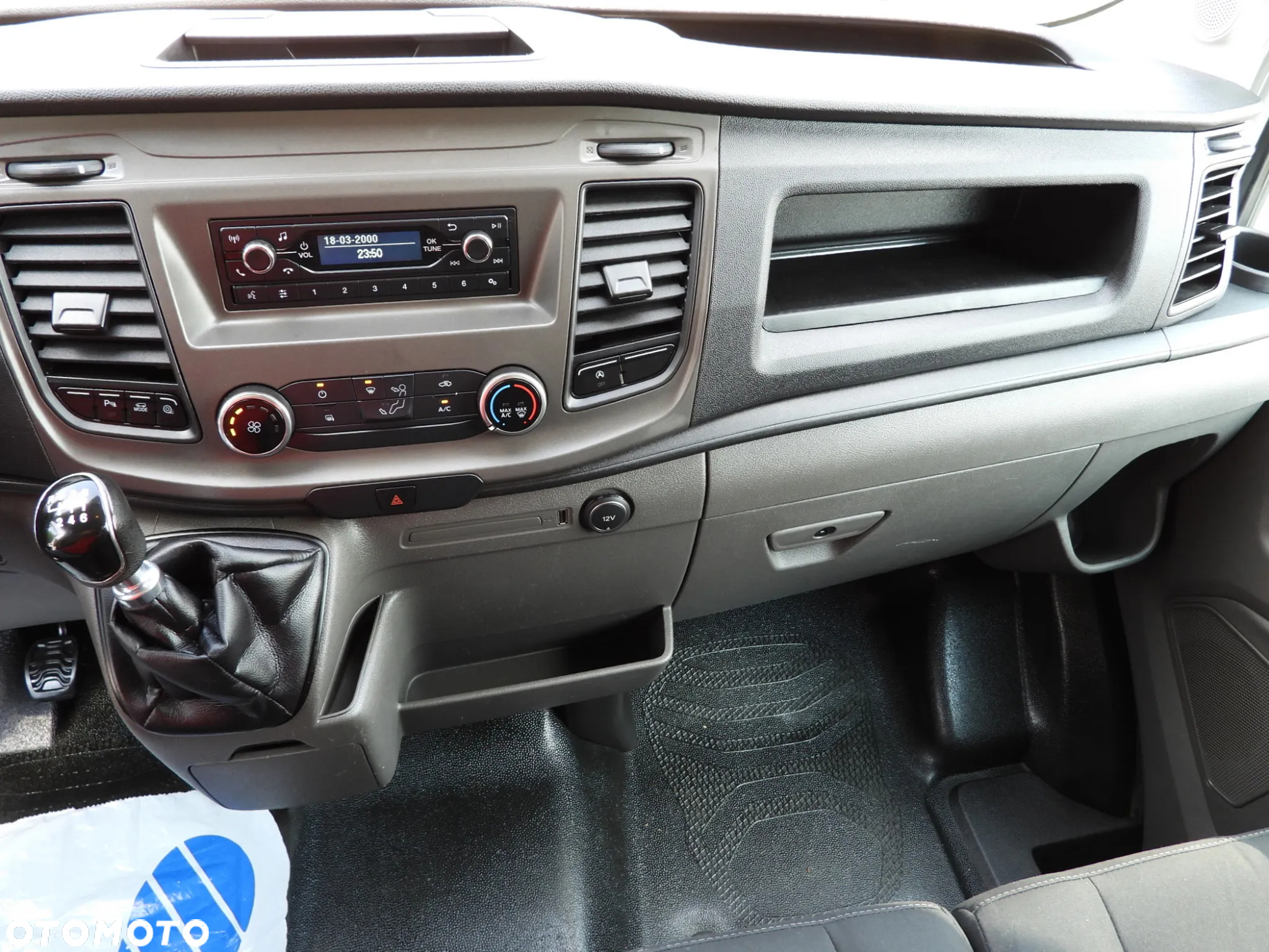 Ford TRANSIT  FURGON TEMPOMAT LEDY KLIMATYZACJA 130KM [ U82455 ] - 32