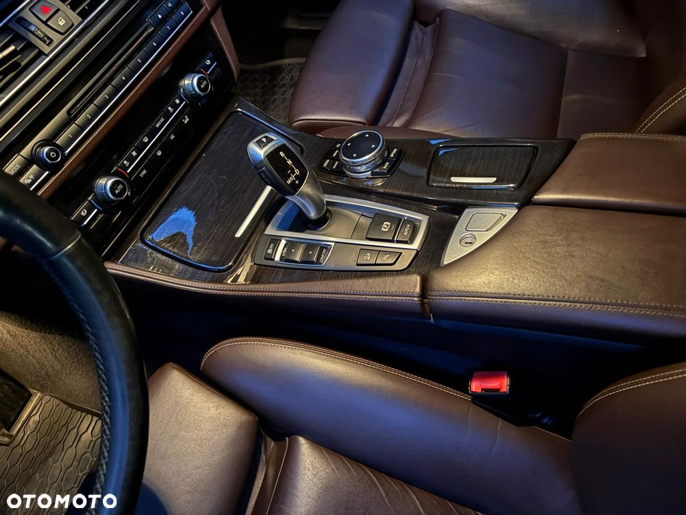 BMW Seria 5 525d - 14