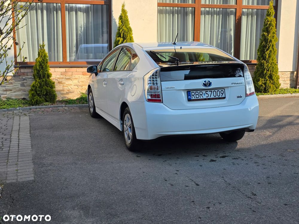 Toyota Prius (Hybrid) - 36