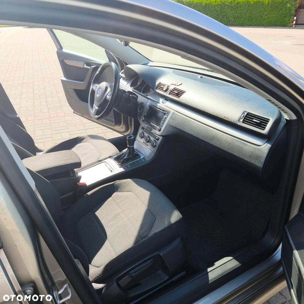 Volkswagen Passat 2.0 TDI Comfortline - 21