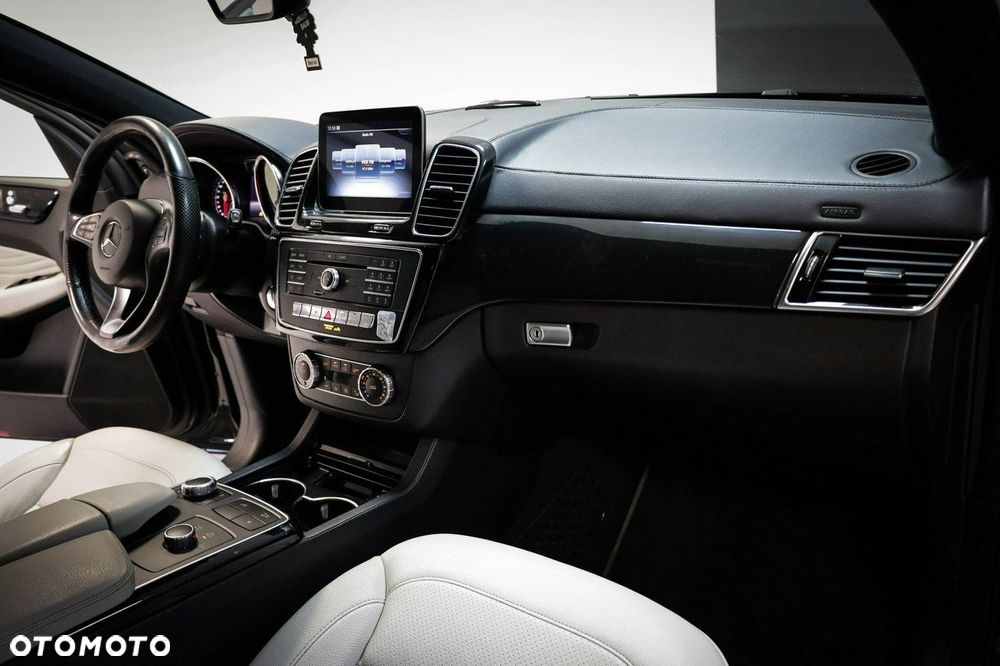 Mercedes-Benz GLE - 22