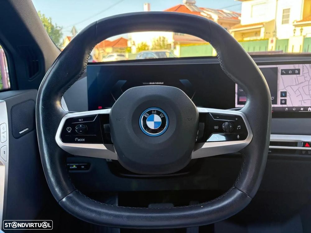 BMW iX xDrive 50 Pack Desportivo - 36