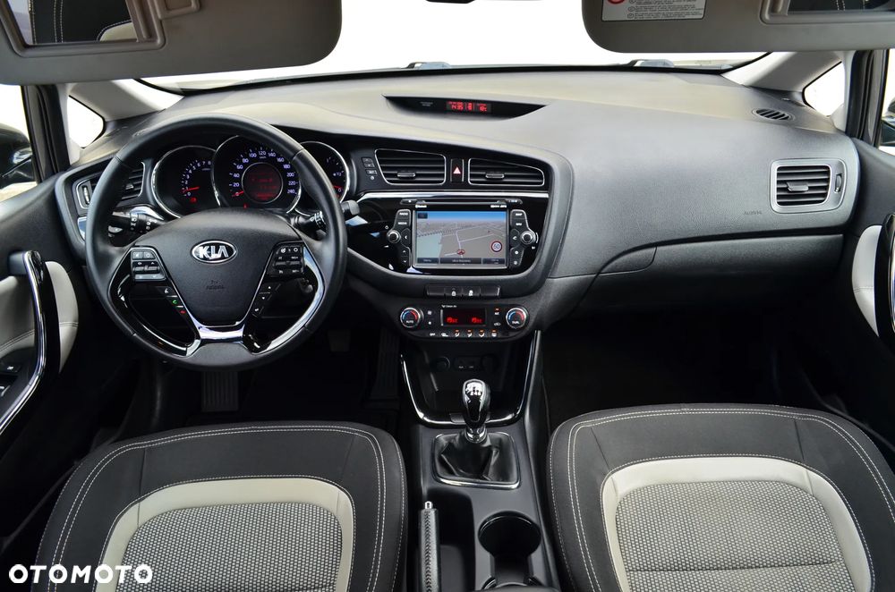 Kia Ceed 1.4 CVVT Fifa World Cup Edition - 6