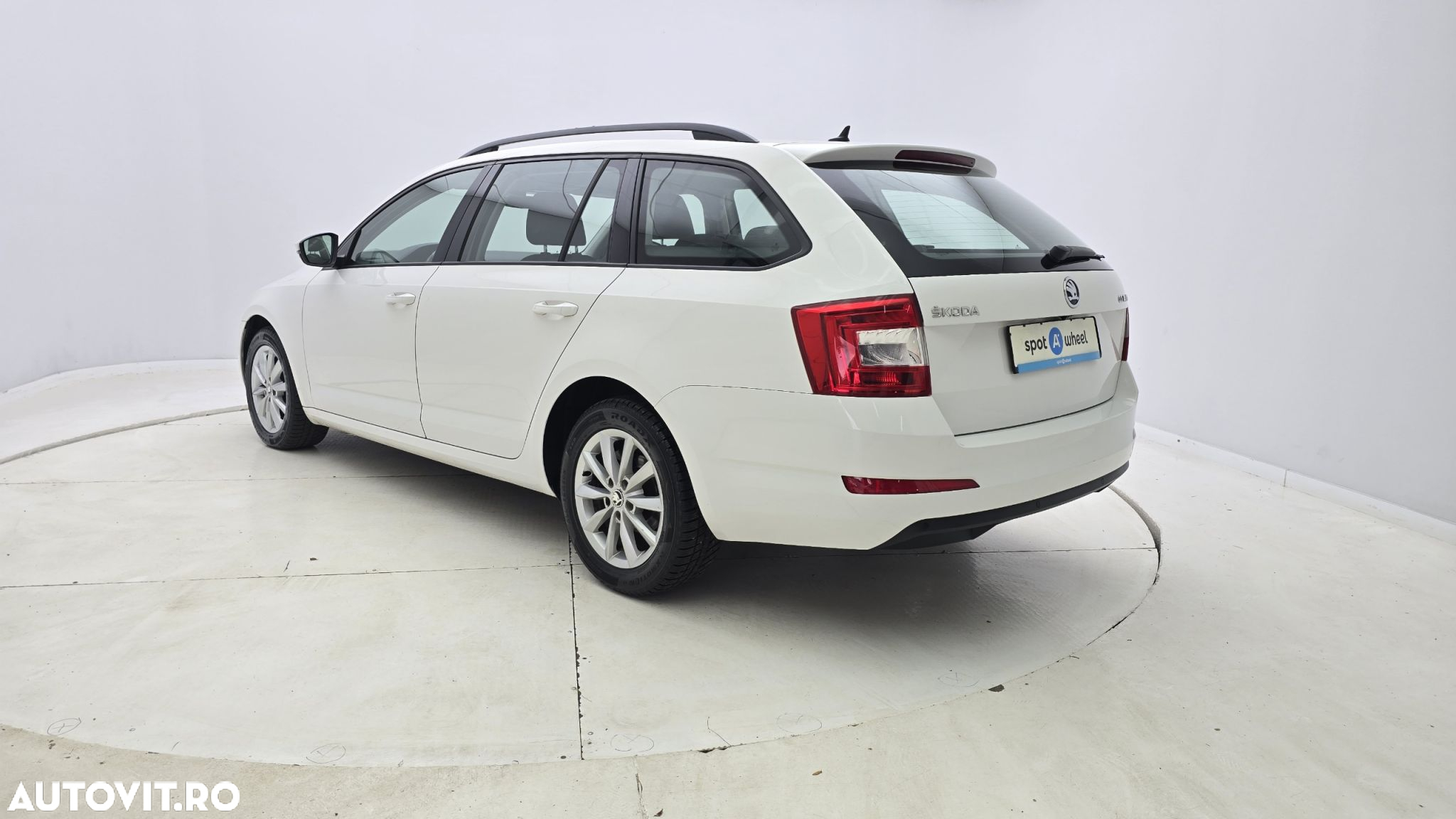 Skoda Octavia 1.6 TDI DSG Ambition - 8