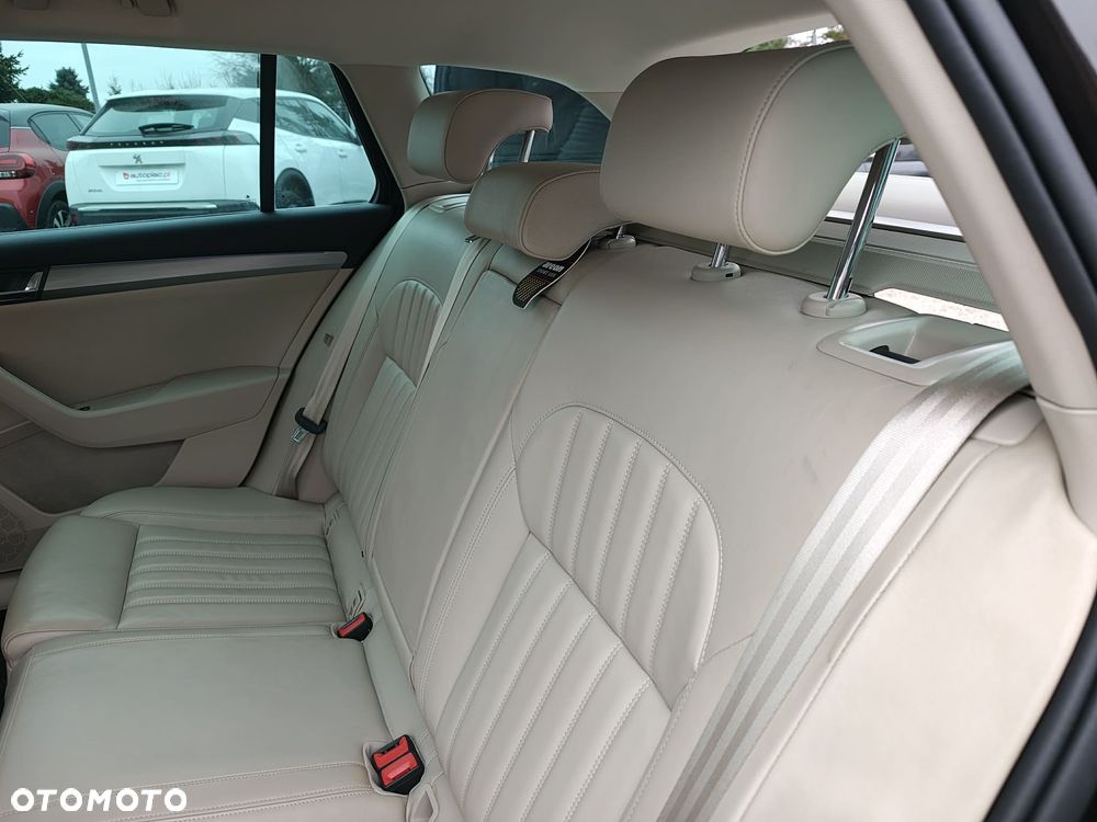 Skoda Superb 2.0 TDI DSG Premium Edition - 25