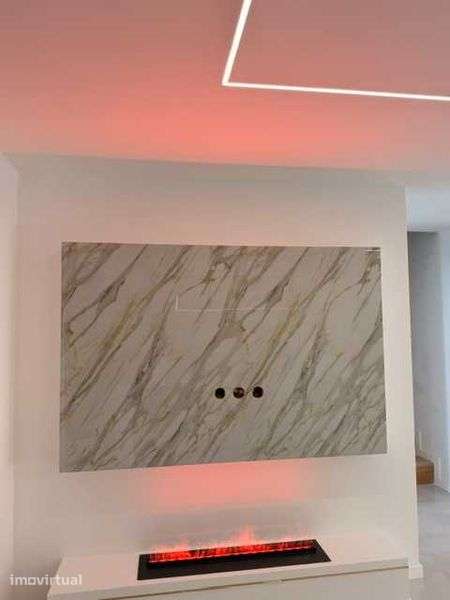 Moderna Moradia T3 Geminada Pronta a Habitar em São Sebastião - Grande imagem: 4/12