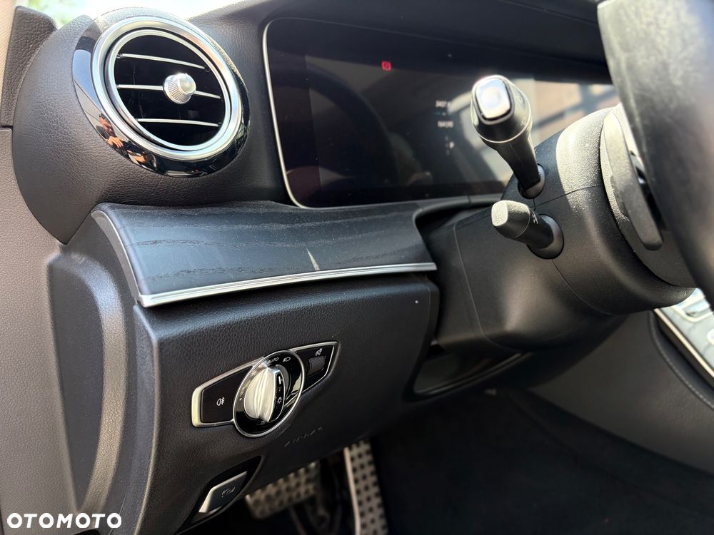 Mercedes-Benz Klasa E 400 d 4-Matic 9G-TRONIC - 22