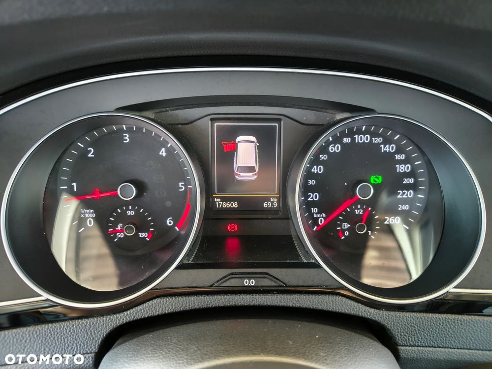 Volkswagen Passat 2.0 TDI SCR DSG Comfortline - 24