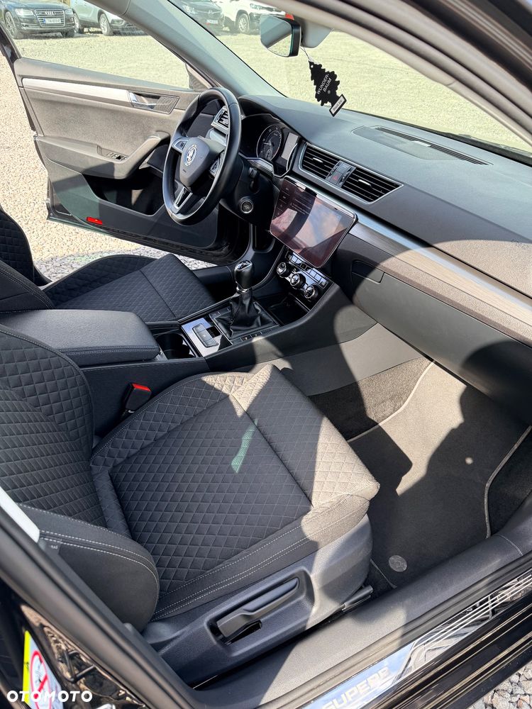 Skoda Superb 2.0 TDI Premium Edition - 9