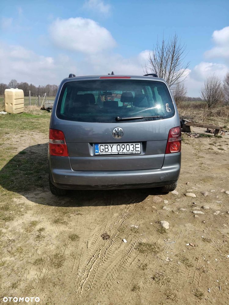 Volkswagen Touran 1.9 TDI Highline DSG - 4