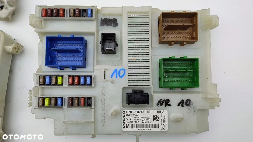 VOLVO V50 - S40 - XC60 SKRZYNKA BEZPIECZNIKÓW / MODUŁ BSI BCM CEM - 4