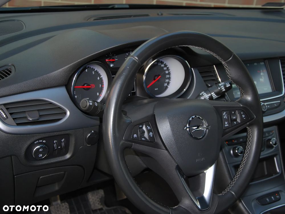 Opel Astra 1.4 T Enjoy S&S - 9