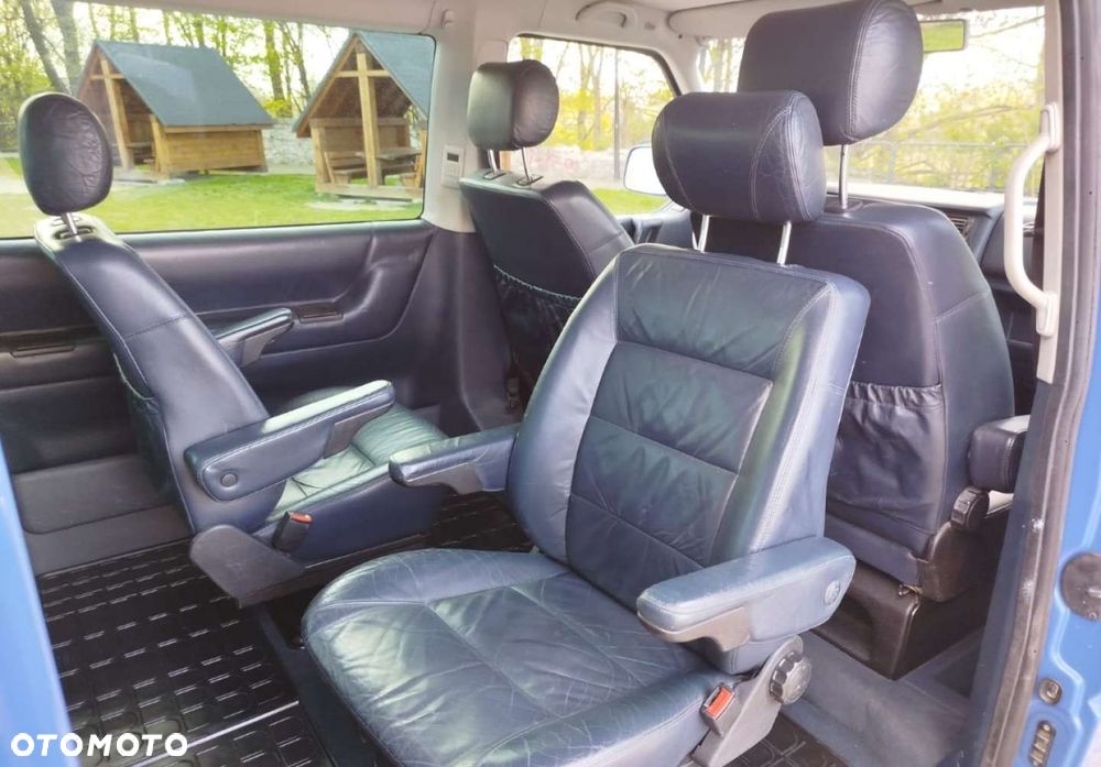 Volkswagen Caravelle - 15