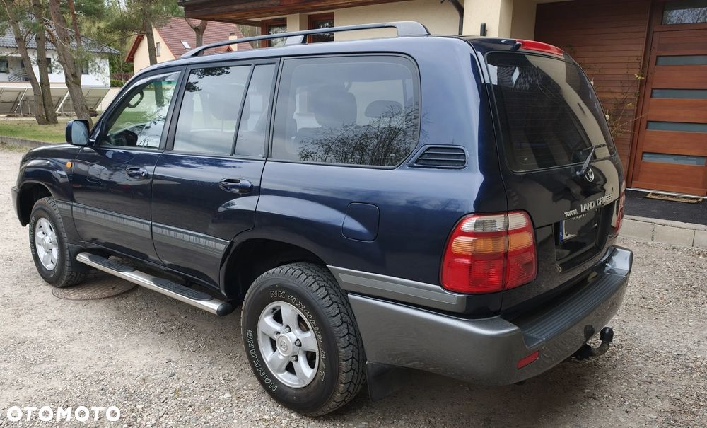 Toyota Land Cruiser - 4