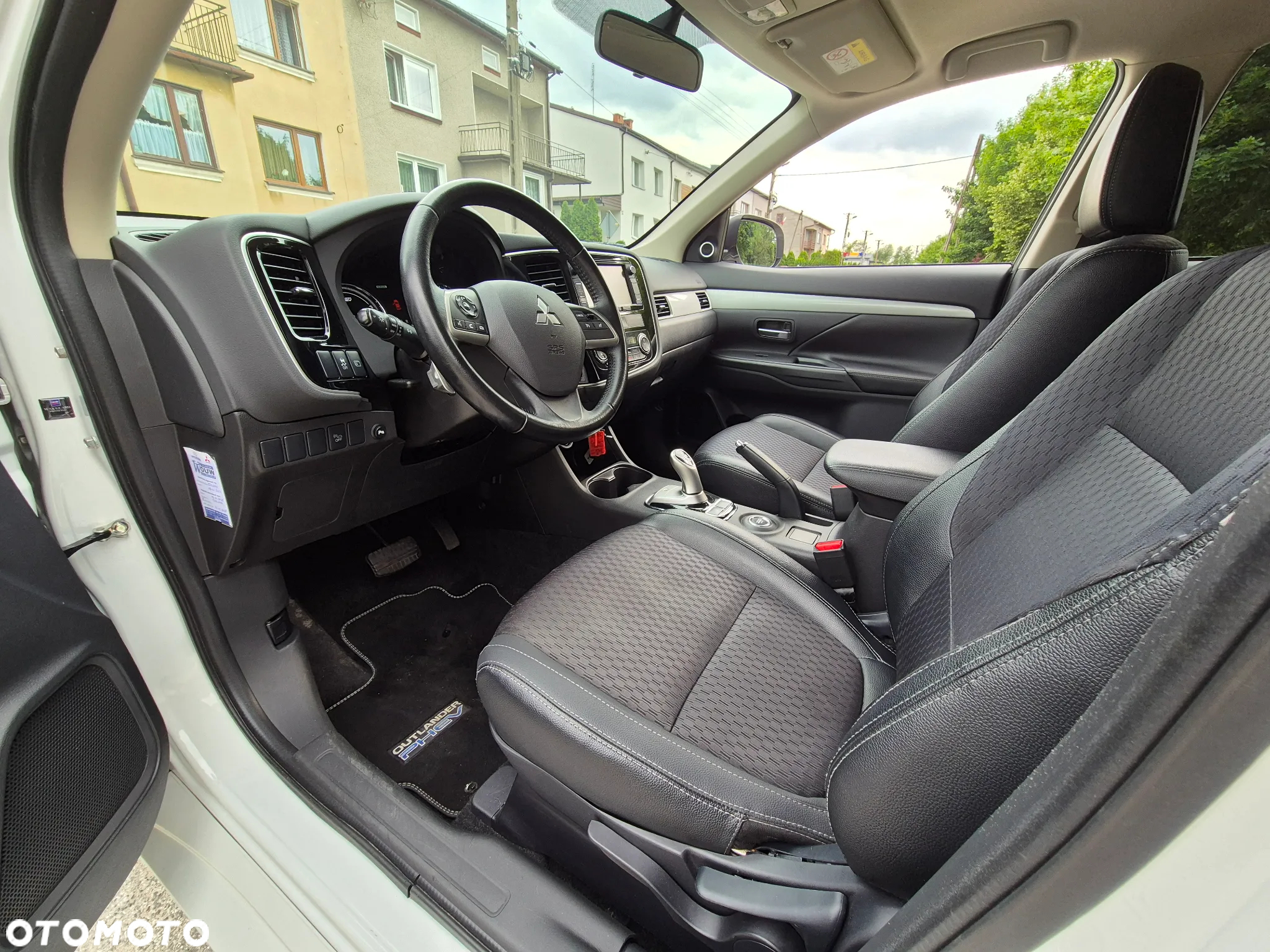 Mitsubishi Outlander 2.0 4WD Plug-In Hybrid - 6
