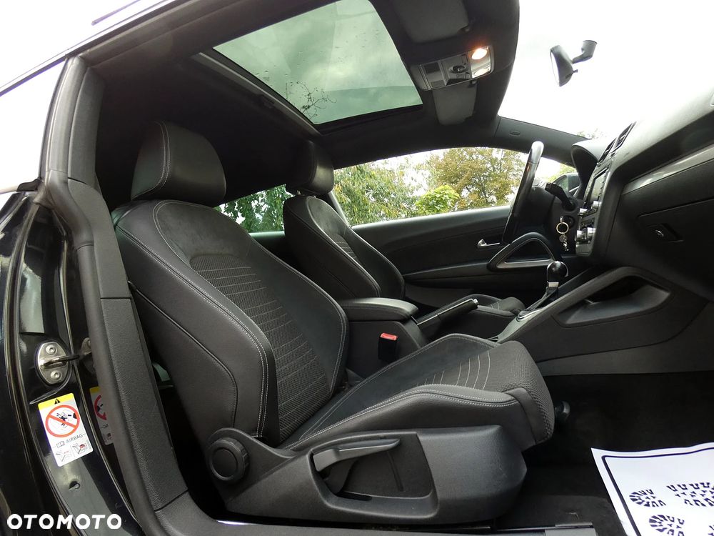 Volkswagen Scirocco 1.4 TSI R-Style DSG - 25