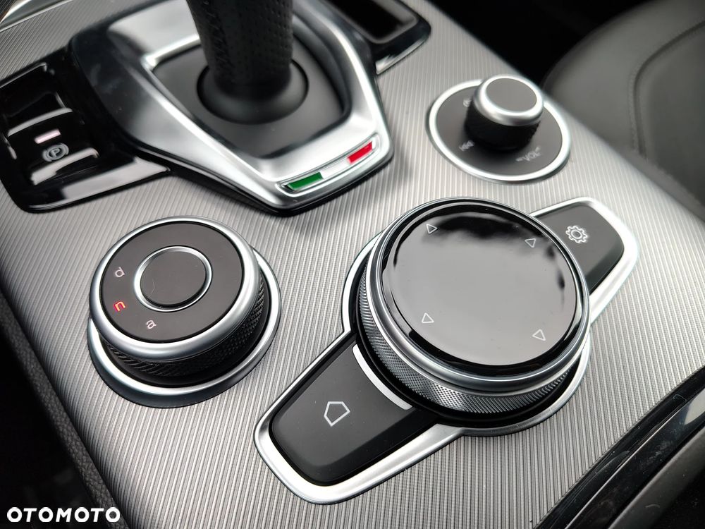 Alfa Romeo Stelvio 2.0 Turbo Veloce Q4 - 16